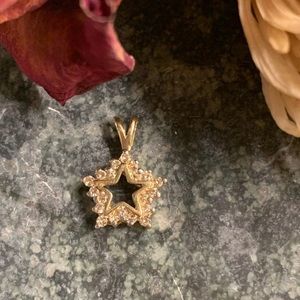 Vintage 10 kt gold and Diamond chip star pendant